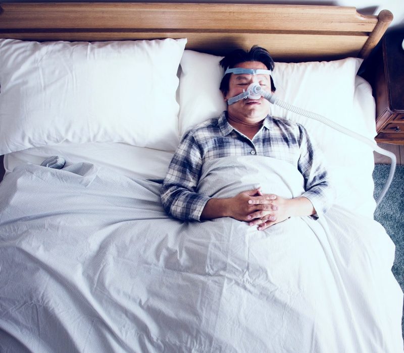 Man-Sleeping-With-CPAP-Mask.jpg