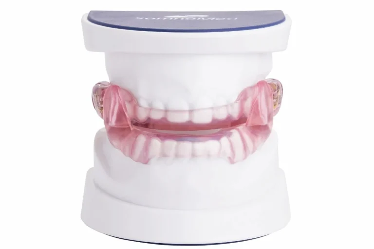 SomnoDent-Flex-with-typodont-front-product-image.jpg